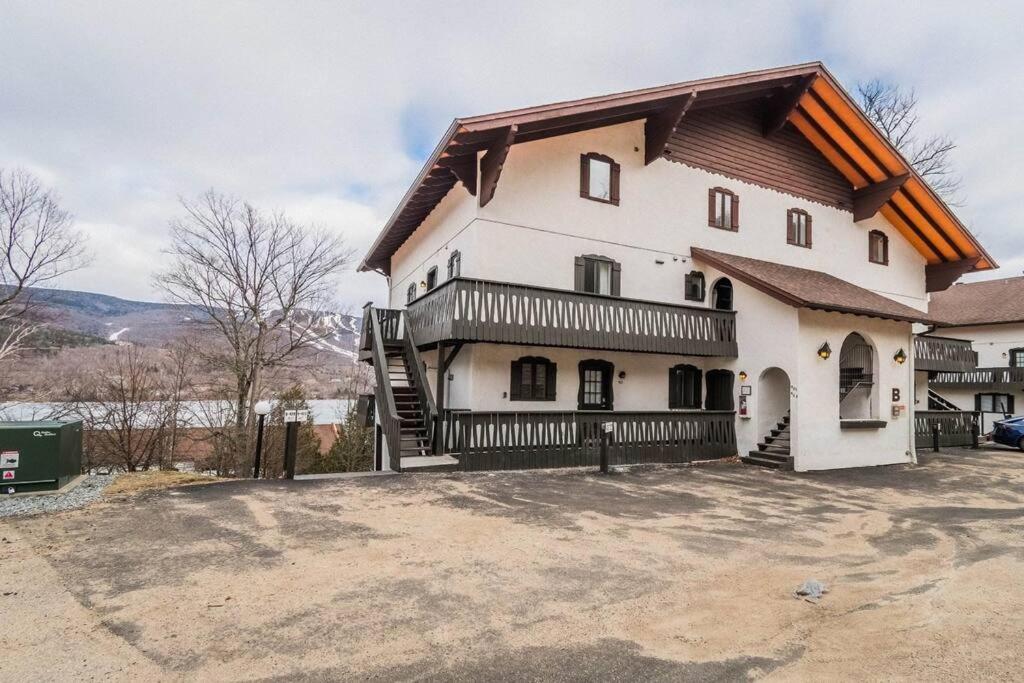 Bright & Modern Lac Tremblant Condo With Views Mont-Tremblant Exterior photo